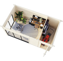 Vue intérieure d'une cabane de jardin en bois avec mobilier de bureau, coin salon et tondeuse à gazon