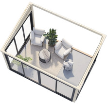 Vue intérieure d'un pavillon avec coin salon, table et plantes