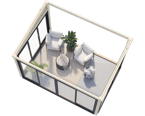 Vue d'ensemble d'une tonnelle de jardin avec deux fauteuils, une table et des plantes.