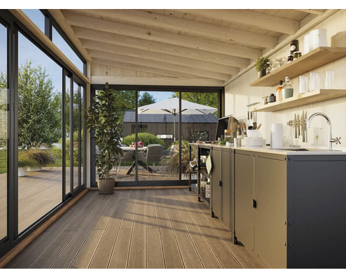 Abri de jardin lumineux avec portes coulissantes, plancher en bois et cuisine extérieure