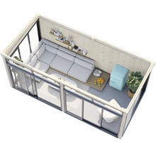 Vue intérieure d'une maison de jardin moderne avec canapé, table et réfrigérateur