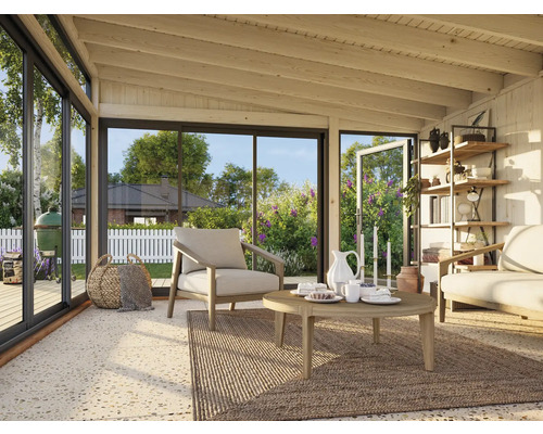 Salon lumineux avec sièges, table basse, étagère et vue sur le jardin