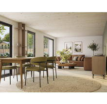 Espace de vie lumineux avec table à manger, chaises, canapé et décorations en bois clair