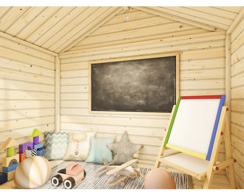 Holzspielhaus Innenraum mit Tafel, Staffelei und Spielzeug