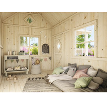 Vue intérieure d'une cabane de jeu pour enfants aux couleurs claires avec fenêtres, caisse enregistreuse, jouets et coussins