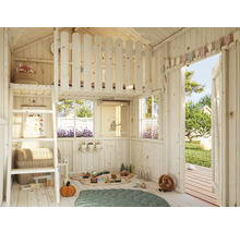 Vue intérieure d'une cabane de jeux lumineuse avec lit mezzanine, jouets et décorations.