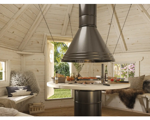 Innenansicht eines Grillkota mit Grilltisch und Dunstabzugshaube