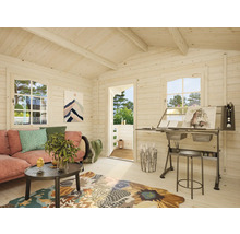 Pavillon de jardin lumineux avec canapé, table et table à dessin