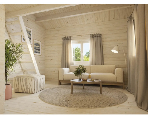 Salon lumineux avec lambris en bois, canapé, table et escalier menant à une galerie