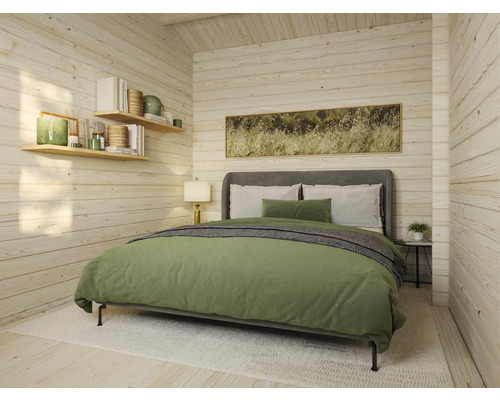 Chambre lumineuse avec lit double, lambris en bois et étagères décoratives
