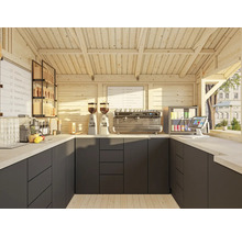 Innenansicht eines Holzkaffeehauses mit Kaffeemaschinen, Kühlvitrine und Speisekarten