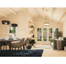 Wohnzimmer mit Holzwänden, Esstisch, Stühlen, Sofa und Beleuchtung für ein helles und geräumiges Ambiente.