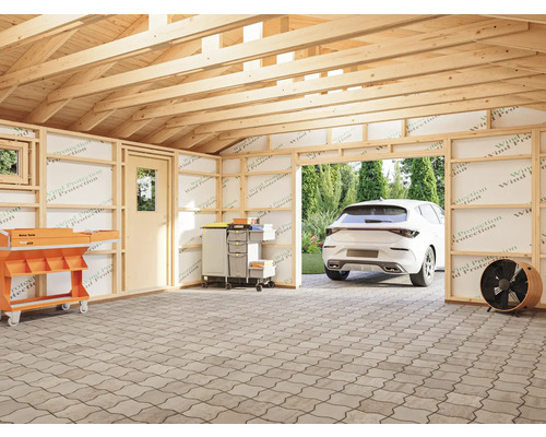 Garage non finie avec servante d'atelier, armoire à outils mobile et voiture garée