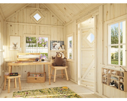 Vue intérieure d'une maisonnette pour enfants de couleur claire avec fenêtres, porte, table, chaise et décoration