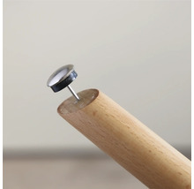 Patins pour meubles avec clou sur un pied en bois