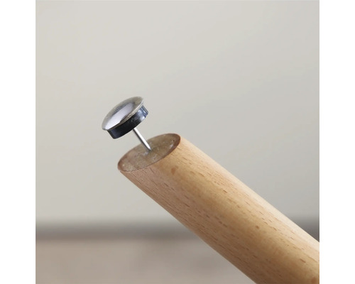 Patins pour meubles avec clou sur un pied en bois