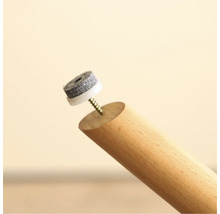 Möbelbein aus Holz mit Filzgleiter und Schraube