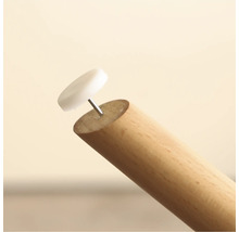 Patins pour meubles avec clou sur un pied en bois