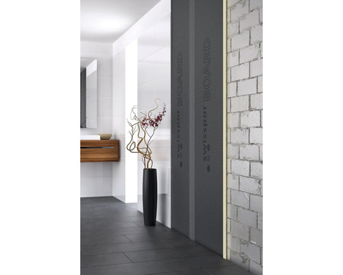 Modernes Badezimmer mit Swissopor Board an der Wand