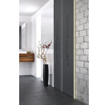 Modernes Badezimmer mit Swisspor Board Wandpaneelen und gemauerter Wand