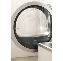 Porte ouverte d'un lave-linge