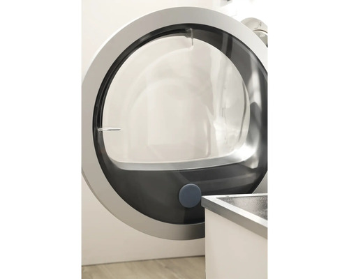 Porte ouverte d'un lave-linge