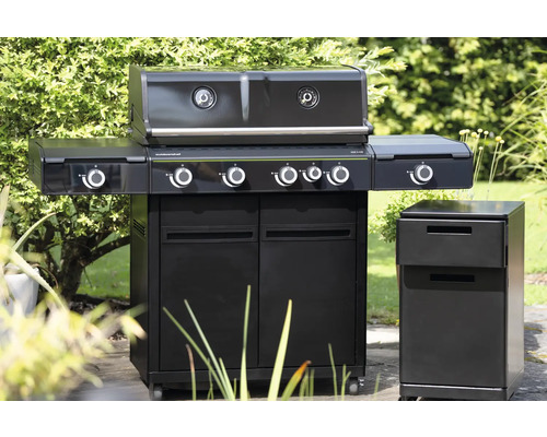 Schwarzer Gasgrill mit Seitenschrank im Aussenbereich