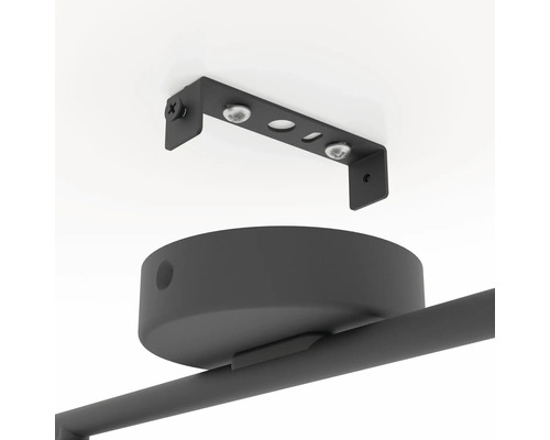 Detailansicht einer schwarzen Deckenleuchte mit Befestigungselementen