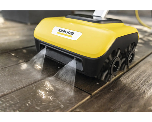 Kärcher Logo. Terrassenreiniger im Einsatz auf einer Holzterrasse.
