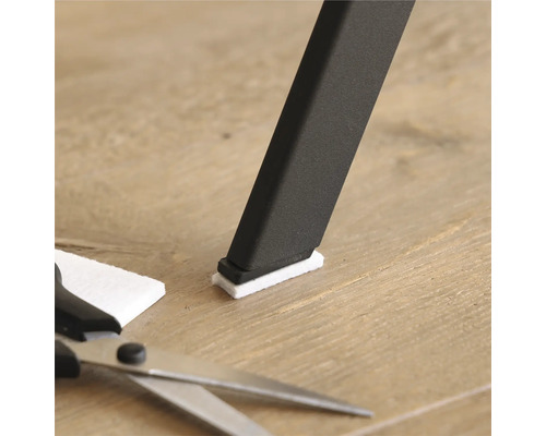 Stuhlbein mit Filzgleiter zum Schutz des Bodens vor Kratzern