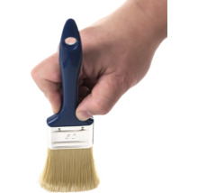 Main tenant un pinceau, taille 50