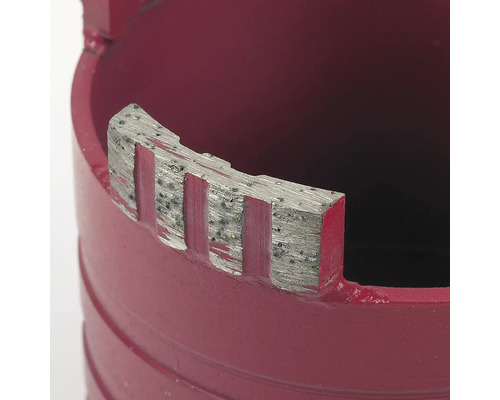 Gros plan d'une couronne de forage avec segments diamantés