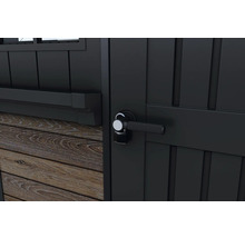Gros plan sur une porte d'abri de jardin noire avec poignée