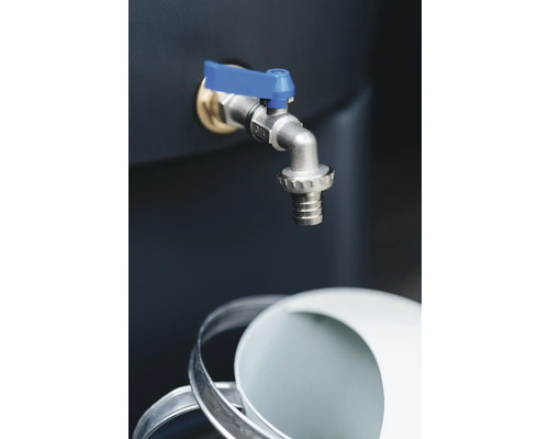 Robinet avec poignée bleue et seau