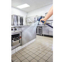 Nettoyage d'une cuisine professionnelle avec un nettoyeur haute pression