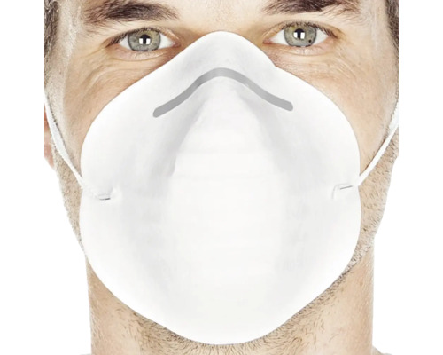 Feinstaubmaske am Gesicht getragen, mit verstellbarem Nasenbügel zum Schutz vor Partikeln.