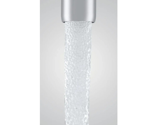 Robinet d'eau avec de l'eau qui coule