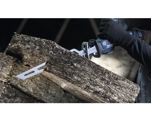 Zuschnitt von Dämmwolle mit einer Säbelsäge