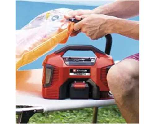 Pompe à air sans fil Einhell gonflant une bouée