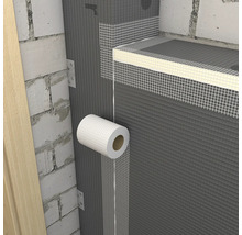 Innenansicht einer Mauer mit Dämmung und Dichtband.