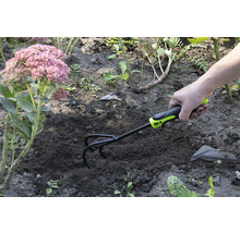 Houe de jardin utilisée pour le travail du sol dans le jardin.