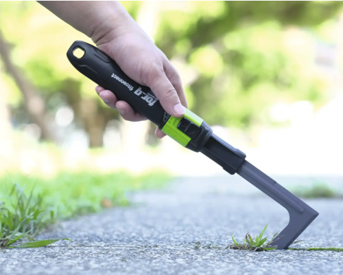 Grattoir à joints for_q fitconnect utilisé pour éliminer les mauvaises herbes entre les dalles de jardin.