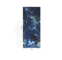 Panneau mural effet marbre bleu foncé, hauteur 2600 millimètres, largeur 1125 millimètres, composé de trois éléments de 375 millimètres.