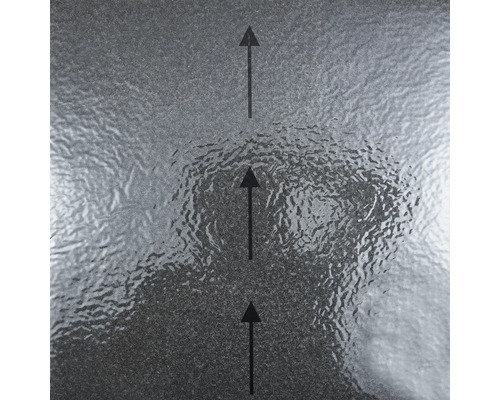 Surface grise structurée avec trois flèches noires indiquant le sens de pose.