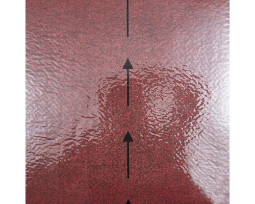 Surface rouge texturée d un matériau de construction avec des flèches noires indiquant le sens de pose.