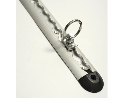 Rail d ancrage aéro en aluminium avec embout noir et anneau de fixation argenté.