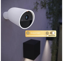 Caméra de surveillance extérieure Philips Hue Secure avec interface de commande par application pour l éclairage de jardin.