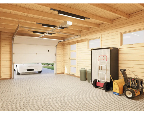 Vue intérieure d un garage en bois avec porte sectionnelle ouverte, voiture, diable, armoire et souffleuse à neige sur sol pavé.