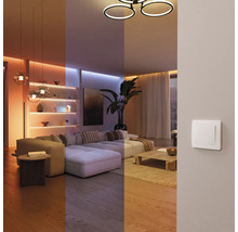 Salon moderne avec interrupteur au premier plan et diverses ambiances lumineuses, de chaude à froide, en arrière-plan.