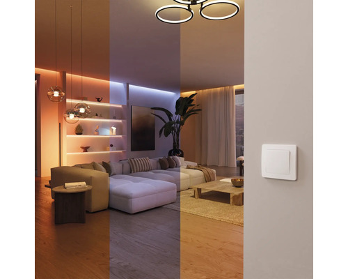 Salon moderne avec interrupteur au premier plan et diverses ambiances lumineuses, de chaude à froide, en arrière-plan.